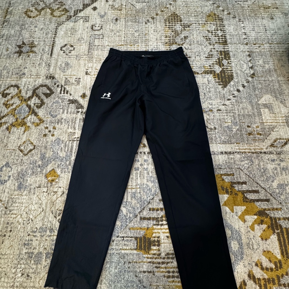 Under Armour Men’s Black Loose Athletic Pants size L